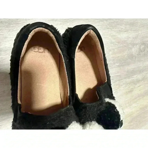 UGG RICCI POM POM WOMEN'S SLIP-ON SNEAKERS SHOES BLACK Size 7 - Picture 3 of 6